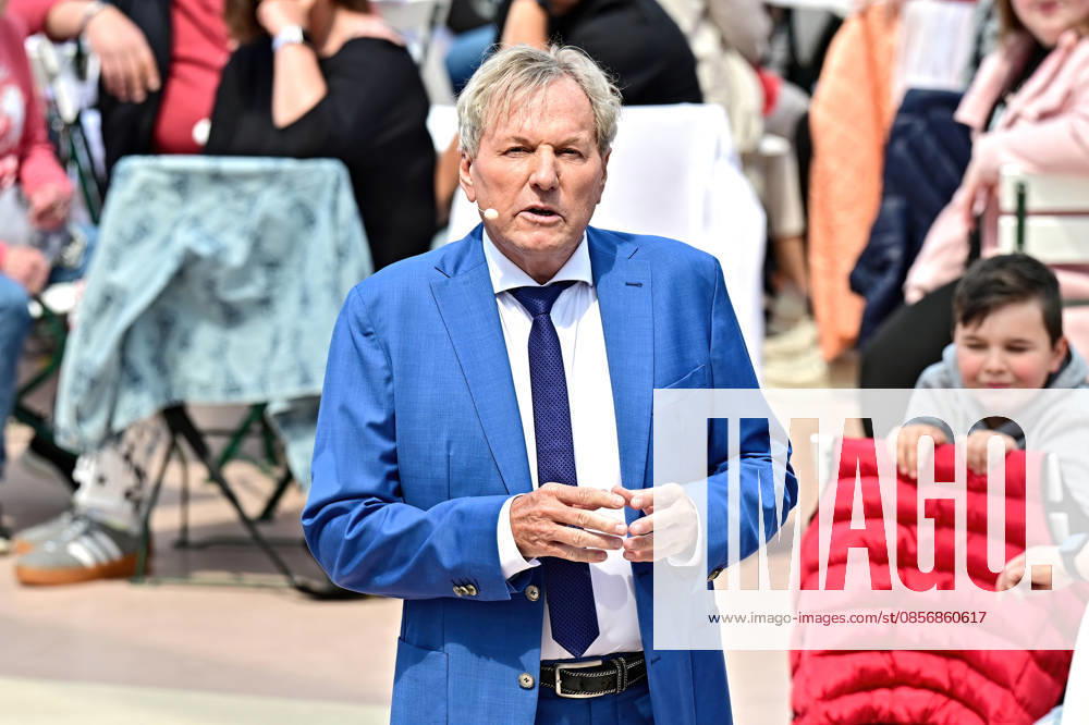 ZDF Fernsehgarten singer Bernhard Brink during the ZDF entertainment show Fernsehgarten on 17 05 2026 in Mainz 20260517MWI122607