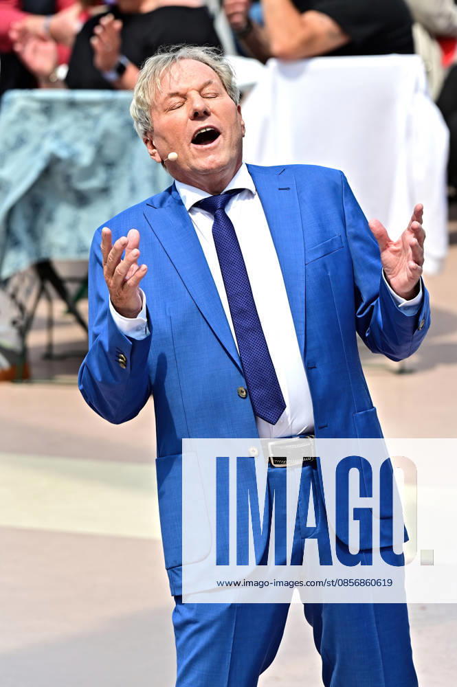 ZDF Fernsehgarten singer Bernhard Brink during the ZDF entertainment show Fernsehgarten on 17 05 2026 in Mainz 20260517MWI122626