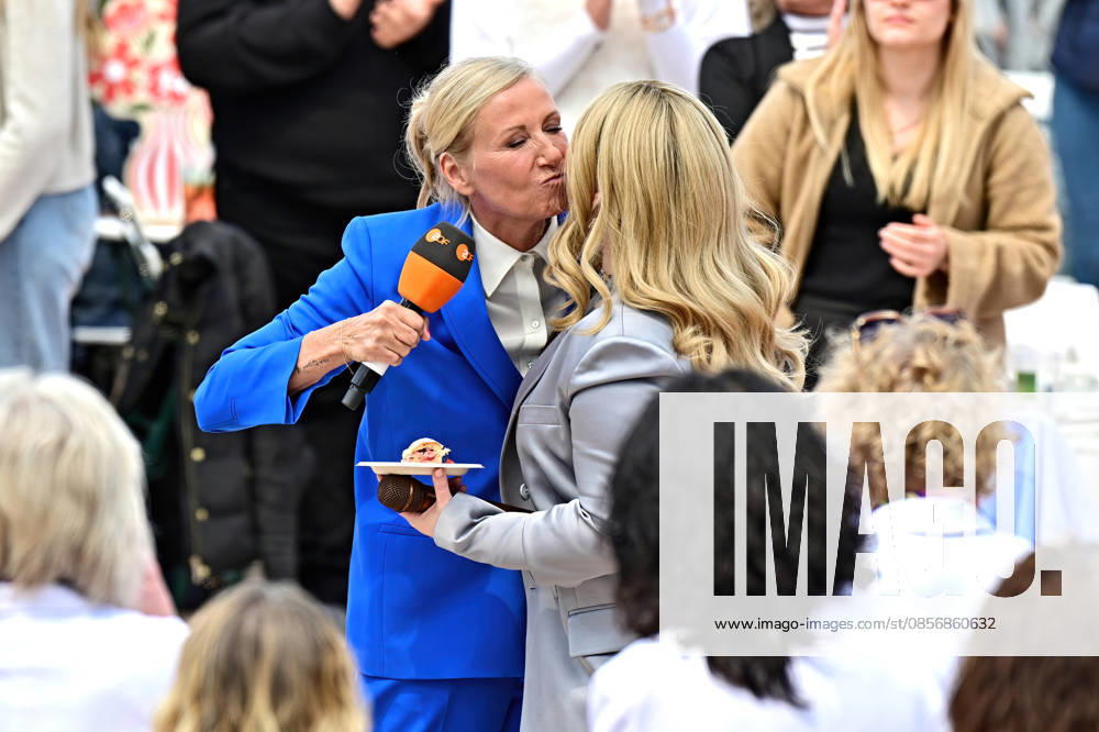 ZDF Fernsehgarten presenter Andrea Kiwi Kiewel and singer Maite Kelly during the ZDF entertainment show Fernsehgarten on 17 05 2026 in Mainz 20260517MWI122728