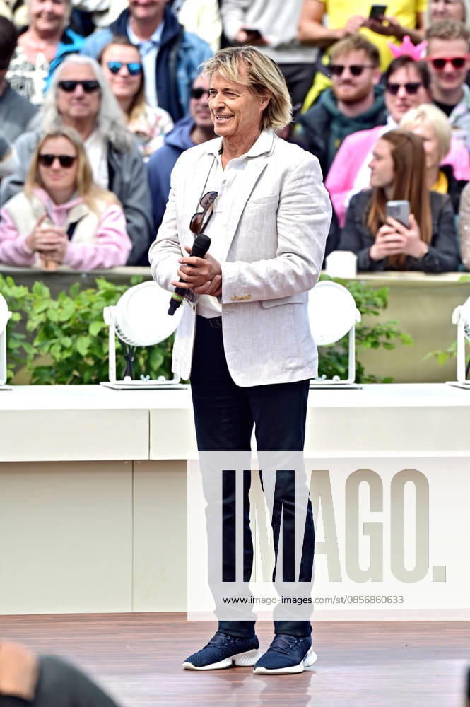 ZDF Fernsehgarten singer Hansi Hinterseer during the ZDF entertainment show Fernsehgarten on 17 05 2026 in Mainz 20260517MWI122777