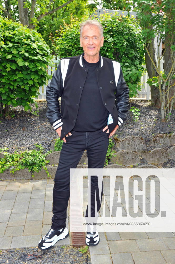 ZDF Fernsehgarten singer Olaf Berger during the ZDF entertainment show Fernsehgarten on 17 05 2026 in Mainz 20260517MWI122861
