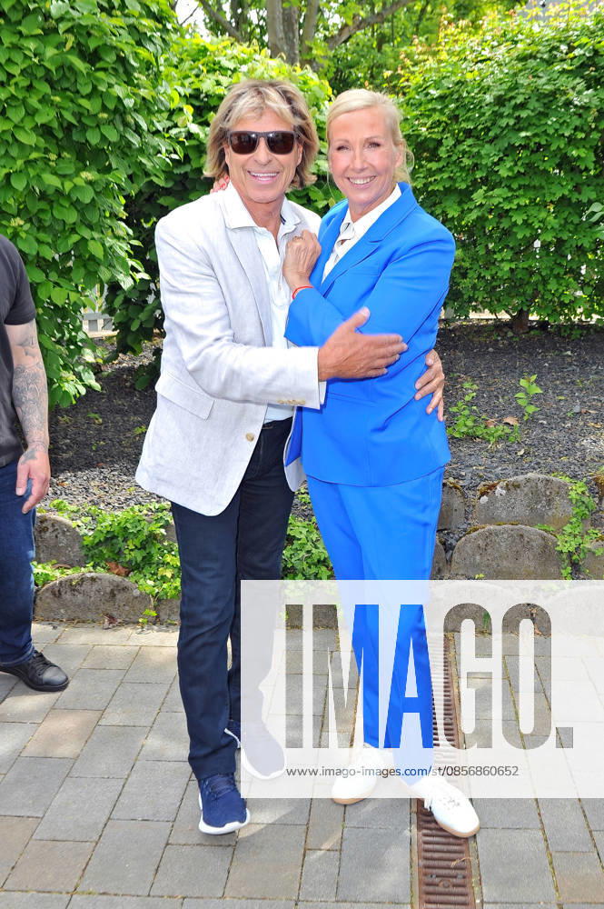ZDF Fernsehgarten presenter Andrea Kiwi Kiewel and singer Hansi Hinterseer during the ZDF entertainment show Fernsehgarten on 17 05 2026 in Mainz 20260517MWI122869