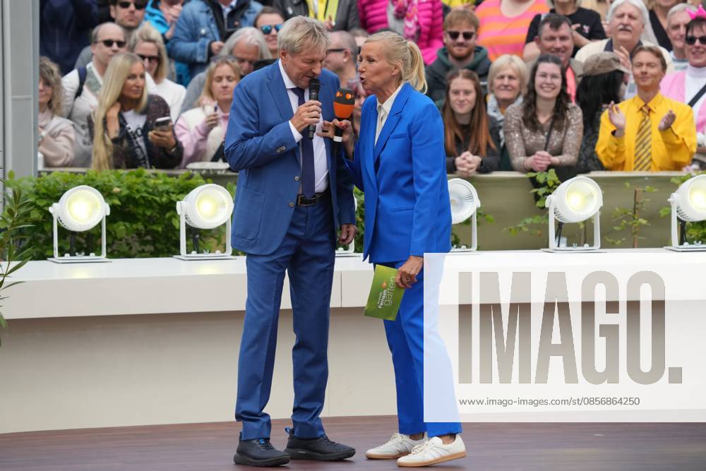 ZDF Fernsehgarten 2026 Bernhard Brink and Andrea Kiwi Kiewel in the ZDF Fernsehgarten at the Schlagerparty on 17 05 2026 in Mainz Mainz ZDF Fernsehgarten Rheinland Pfalz