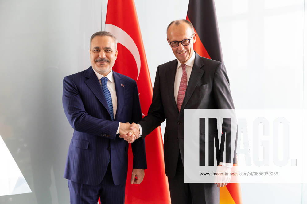 Turkish Foreign Minister Hakan Fidan in Berlin BERLIN, GERMANY - MAY 18: Turkish Foreign Minister Hakan Fidan (L) meets with German Chancellor Friedrich Merz (R) during his visit to Berlin, Germany, on May 18, 2026. Murat Gok Anadolu Berlin Germany. Editorial use only. Please get in touch for any other usage.