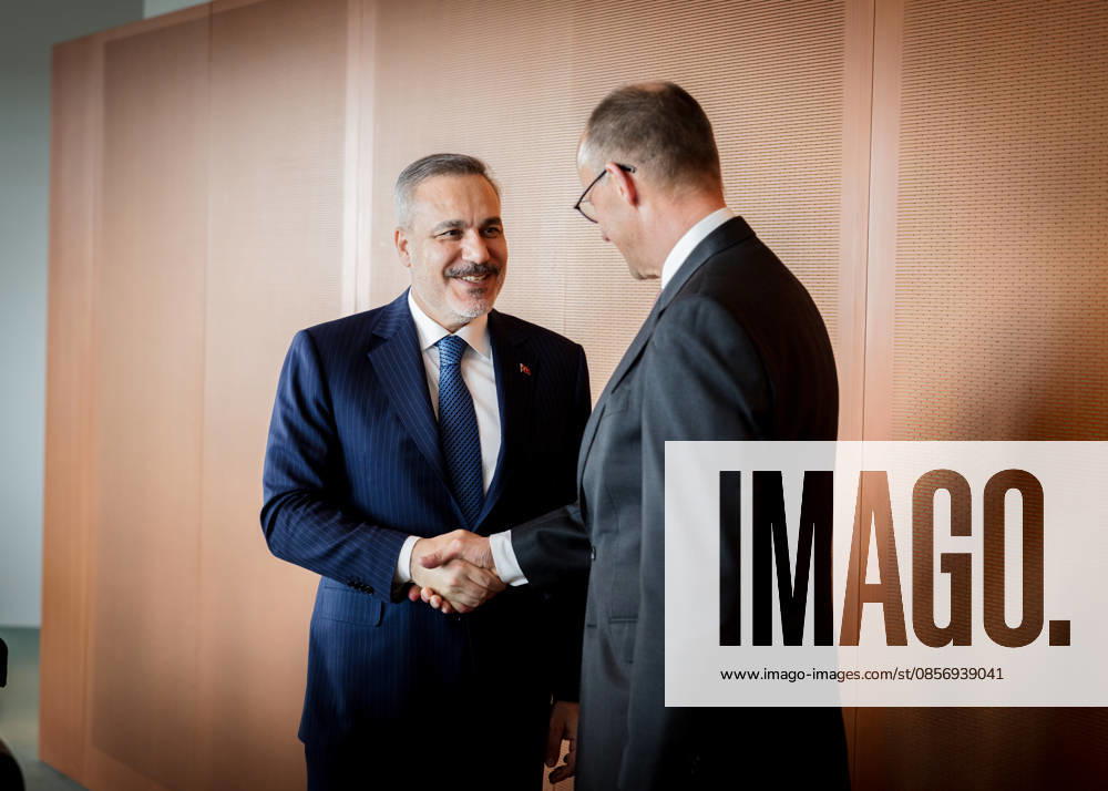Turkish Foreign Minister Hakan Fidan in Berlin BERLIN, GERMANY - MAY 18: Turkish Foreign Minister Hakan Fidan (L) meets with German Chancellor Friedrich Merz (R) during his visit to Berlin, Germany, on May 18, 2026. Murat Gok Anadolu Berlin Germany. Editorial use only. Please get in touch for any other usage.