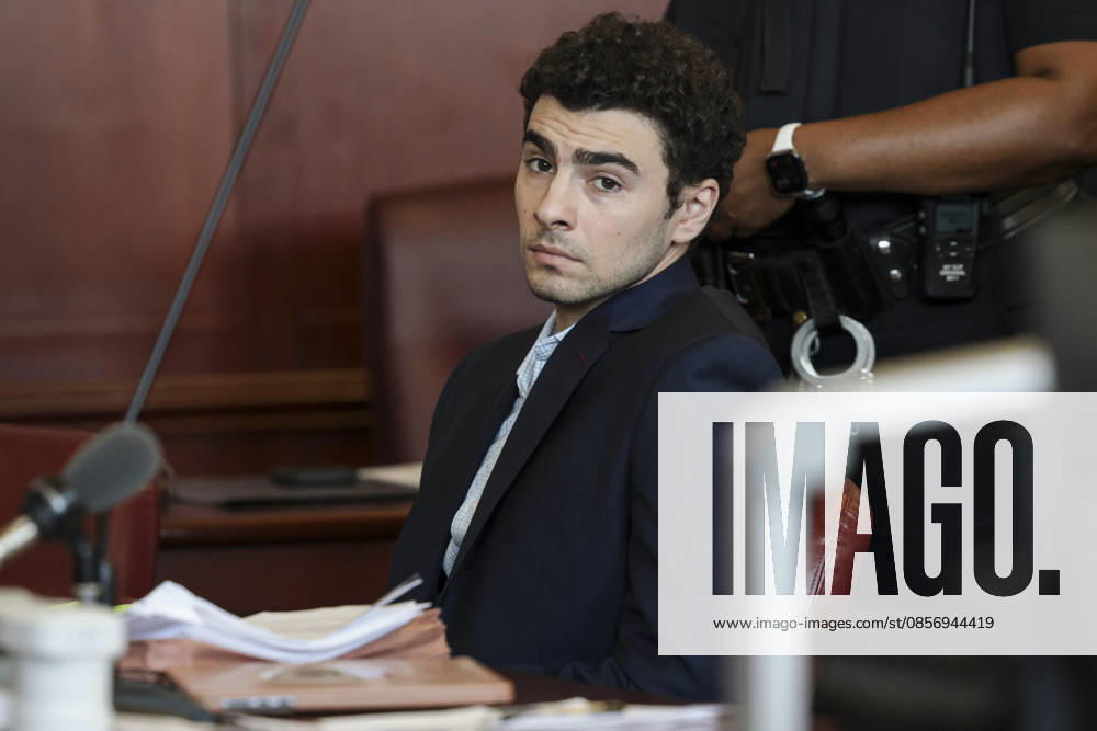 Luigi Mangione appears at an evidence suppression hearing at the Manhattan Supreme Court in New York City, U.S., May 18, 2026. A Judge ruled that gun and notebook will be admitted as evidence at Mangione s trial in UnitedHealthcare CEO s killing. Pool NYP20260518705 JEENAxMOON