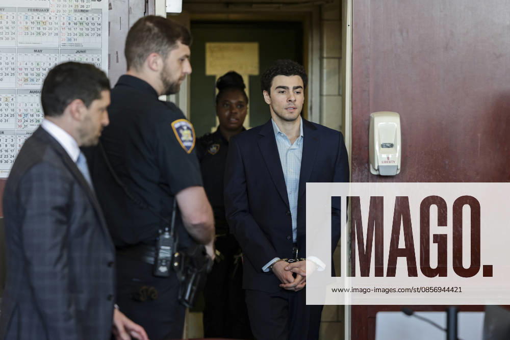 Luigi Mangione arrives at an evidence suppression hearing at the Manhattan Supreme Court in New York City, U.S., May 18, 2026. A Judge ruled that gun and notebook will be admitted as evidence at Mangione s trial in UnitedHealthcare CEO s killing. Pool NYP20260518708 JEENAxMOON
