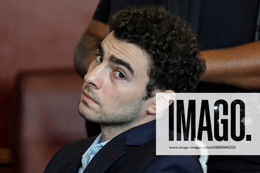 Luigi Mangione appears at an evidence suppression hearing at the Manhattan Supreme Court in New York City, U.S., May 18, 2026. A Judge ruled that gun and notebook will be admitted as evidence at Mangione s trial in UnitedHealthcare CEO s killing. Pool NYP20260518201 JEENAxMOON