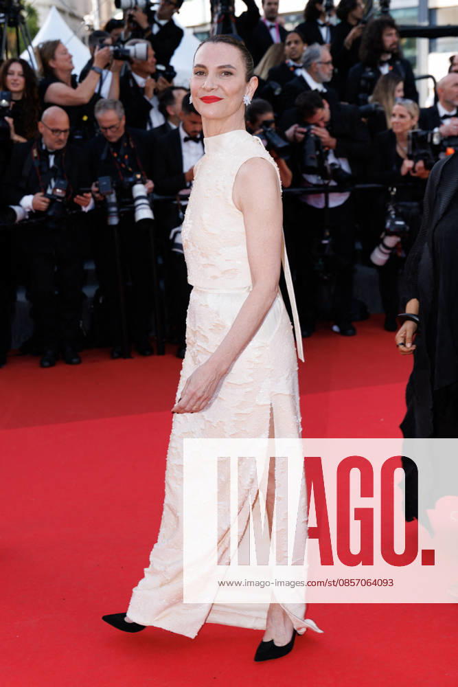 Géraldine Pailhas Montée des marches du film Amarga Navidad lors du 79ème Festival International du Film de Cannes, le 19 mai 2026 Jacovides Moreau Bestimage Red carpet for Amarga Navidad at the 79th Cannes International Film Festival on May 19, 2026 Cannes France