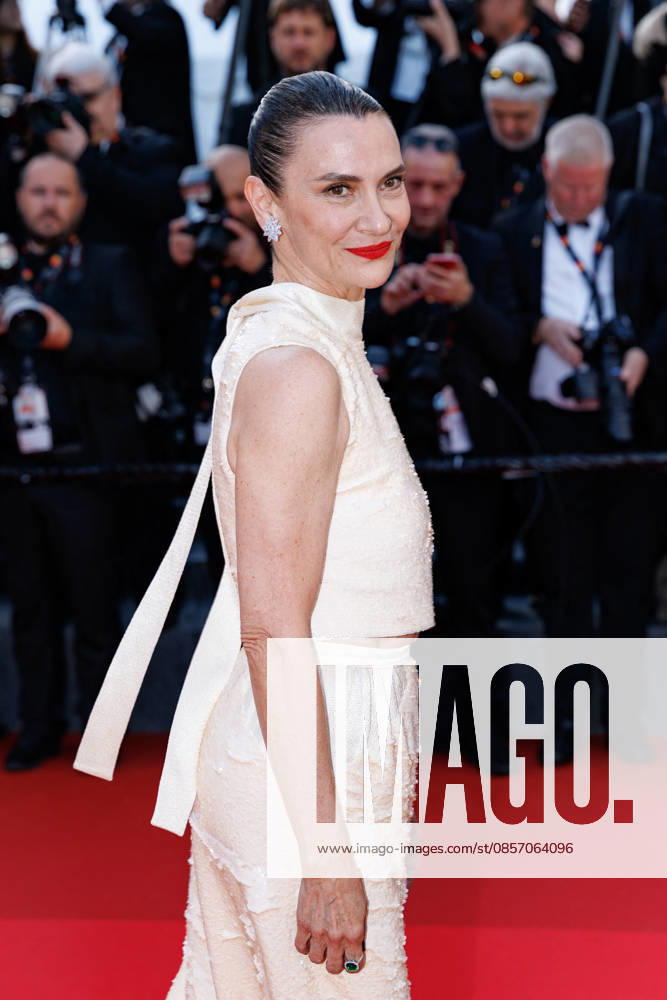 Géraldine Pailhas Montée des marches du film Amarga Navidad lors du 79ème Festival International du Film de Cannes, le 19 mai 2026 Jacovides Moreau Bestimage Red carpet for Amarga Navidad at the 79th Cannes International Film Festival on May 19, 2026 Cannes France