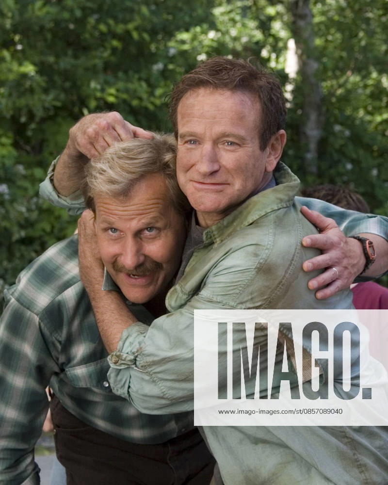 2006 - RV - Movie Set RELEASE DATE: April 28, 2006. MOVIE TITLE: RV. STUDIO: Columbia Pictures. PLOT: Bob Munro and his dysfunctional family rent an RV for a road trip to the Colorado Rockies, where they ultimately have to contend with a bizarre community of campers. PICTURED: ROBIN WILLIAMS as Bob Munro and JEFF DANIELS as Travis Gornicke. Los Angeles California USA