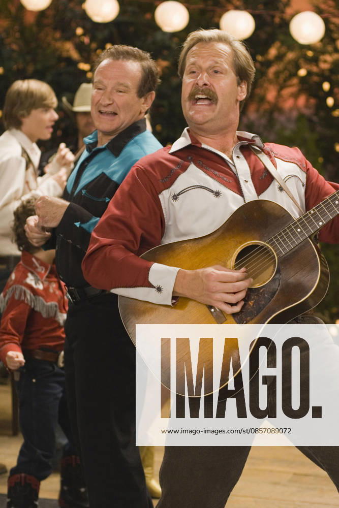 2006 - RV - Movie Set RELEASE DATE: April 28, 2006. MOVIE TITLE: RV. STUDIO: Columbia Pictures. PLOT: Bob Munro and his dysfunctional family rent an RV for a road trip to the Colorado Rockies, where they ultimately have to contend with a bizarre community of campers. PICTURED: ROBIN WILLIAMS as Bob Munro and JEFF DANIELS as Travis Gornicke. Los Angeles California USA