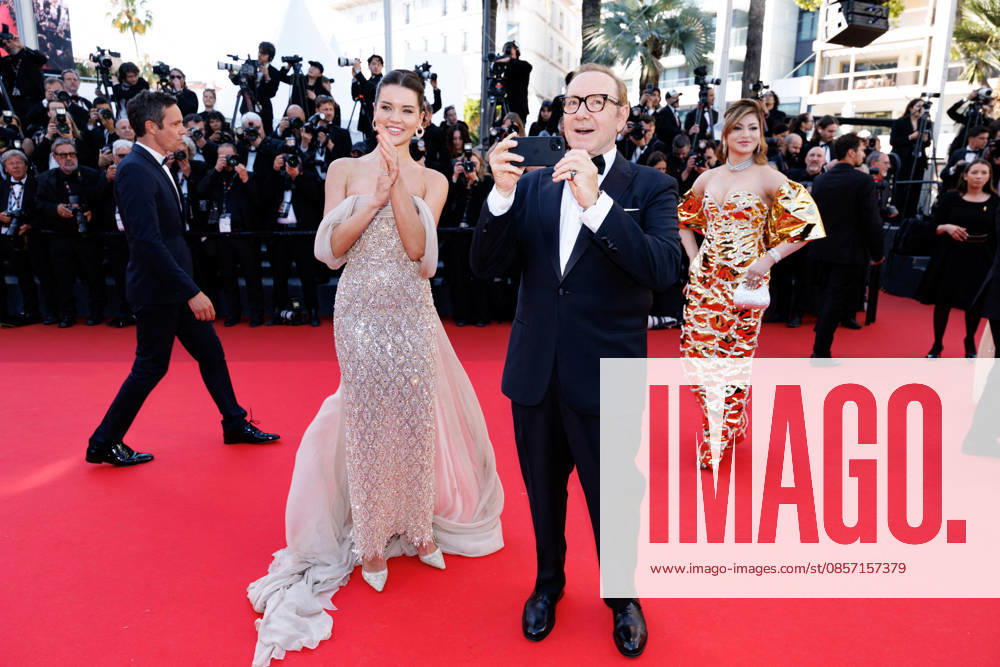 Via Lemann, Kevin Spacey Montée des marches du film La bataille de Gaulle Lâge de fer lors du 79ème Festival International du Film de Cannes, le 20 mai 2026 Jacovides Moreau Bestimage Red carpet for La bataille de Gaulle Lâge de fer at the 79th Cannes International Film Festival on May 20, 2026 Cannes France