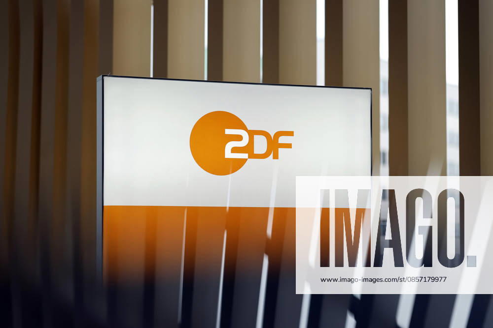 The ZDF logo seen at the premiere of the ZDF documentary Mission Sommermärchen , a documentary about the German national soccer teams journey at the 2006 World Cup in their home country, in the Cinedom theme picture, symbolic image Cologne, 19 05 2026 NRW Germany