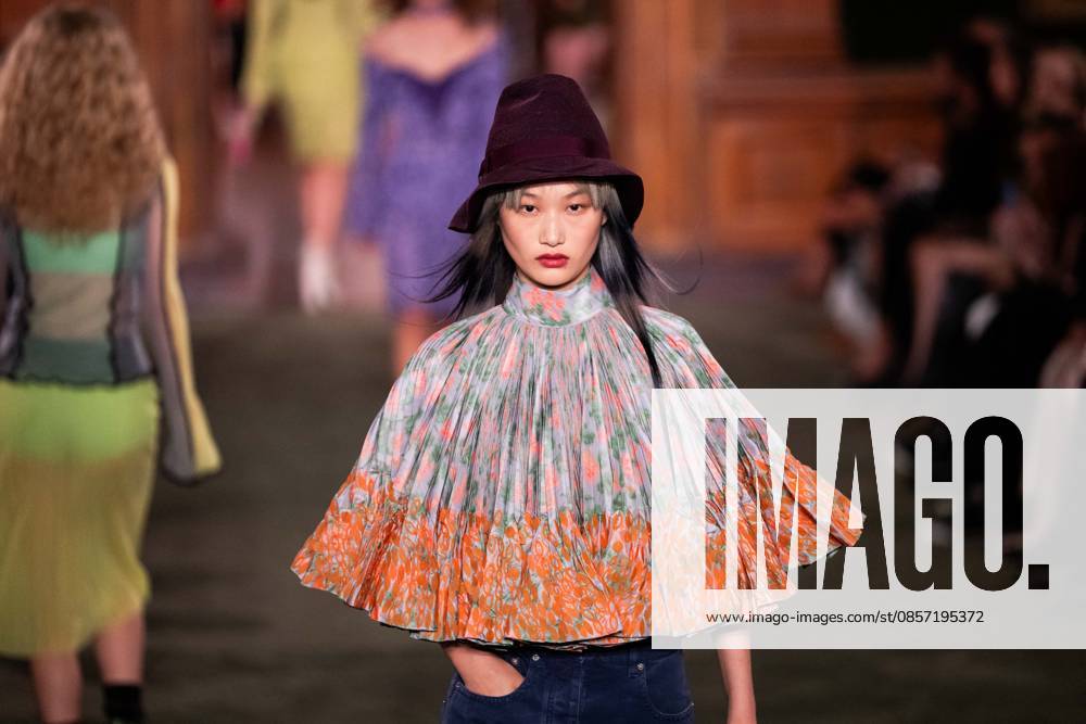 The Louis Vuitton Cruise 2027 Runway - NYC Models walk the runway during the Louis Vuitton 2027 collection fashion show at the Frick Collection in New York City, NY, USA on May 20, 2026. Photo by Adam Gray ABACAPRESS.COM New York City United States