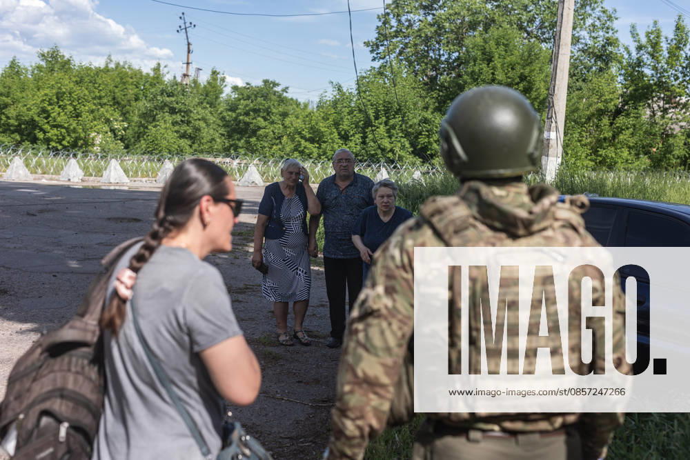 Aftermath of Russian airstrike in Kramatorsk and Druzhkivka DRUZHKIVKA, UKRAINE - MAY 21: A woman weeps upon discovering the death of a relative, who was killed in a Russian airstrike in Druzhkivka, Ukraine, on 21 May 2026 Diego Herrera Carcedo Anadolu Druzhkivka Ukraine. Editorial use only. Please get in touch for any other usage.