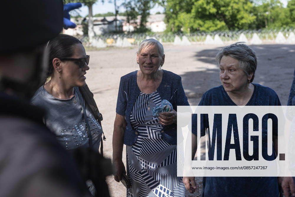 Aftermath of Russian airstrike in Kramatorsk and Druzhkivka DRUZHKIVKA, UKRAINE - MAY 21: A woman weeps upon discovering the death of a relative, who was killed in a Russian airstrike in Druzhkivka, Ukraine, on 21 May 2026 Diego Herrera Carcedo Anadolu Druzhkivka Ukraine. Editorial use only. Please get in touch for any other usage.