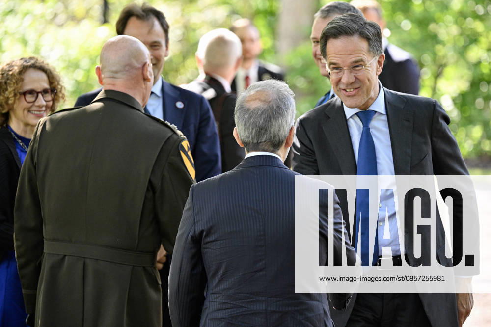HELSINGBORG, SWEDEN 20260521 NATO Secretary General Mark Rutte greets guests arriving for dinner at Sofiero Castle in Helsingborg on Thursday evening during the NATO Foreign Ministers Meeting HELSINGBORG SWEDEN