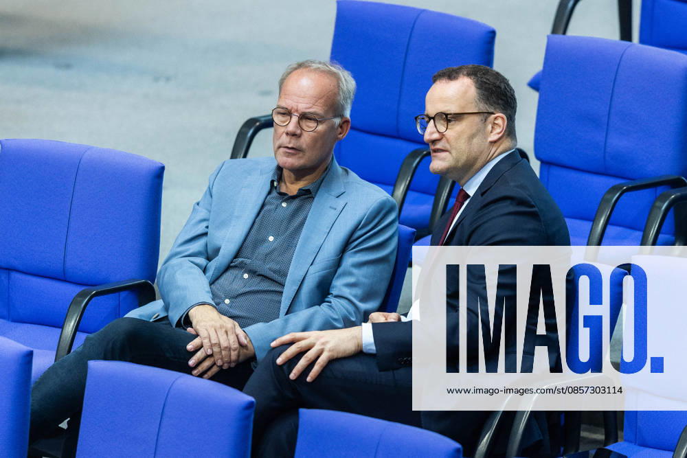81 Session of the German Bundestag on 22 05 2026 in the plenary chamber of the Reichstag building in Berlin Matthias Miersch parliamentary group leader Social Democratic Party of Germany SPD , left Jens Spahn parliamentary group leader CDU CSU parliamentary group , right
