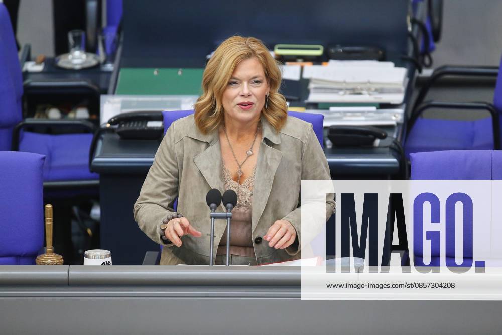 German Bundestag 81 Bundestag session Bundestag President Julia Klöckner CDU comes in