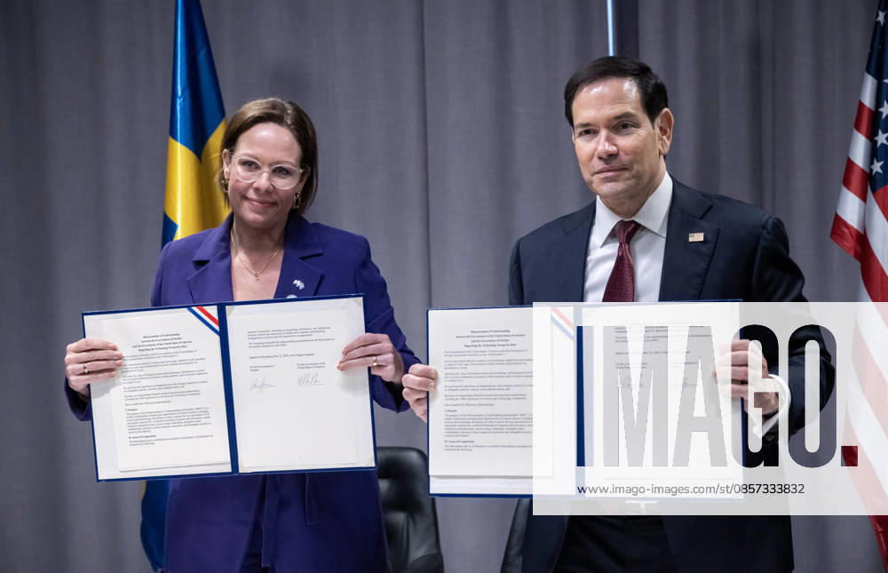 HELSINGBORG , SWEDEN 20260522 Minister for Foreign Affairs Maria Malmer Stenergard M and US Secretary of State Marco Rubio sign a Memorandum of Understanding on increased technology cooperation, including space technology, future mobile networks and AI during the NATO Foreign Ministers meeting at Sea U in Helsingborg on Friday HELSINGBORG SWEDEN