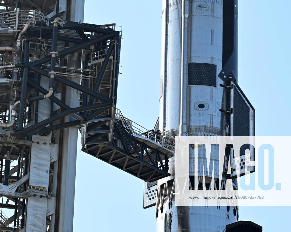 A faulty pin preventing the swing arm to fall away at launch was the cause of Thursday s launch postponement on Orbital Launch Pad 2 at Starbase, Texas on Friday May 22, 2026.SpaceX engineers repaired the pin to allow for another launch attempt today. SBP20260522003 JOExMARINO