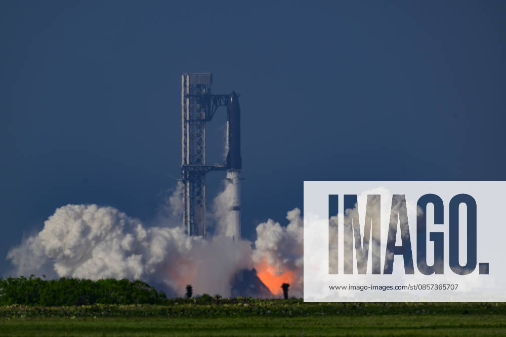 A new version of the SpaceX Starship rocket launches from Starbase, Texas, on May 22, 2026. Starbase USA - ZUMAb268 20260522_znp_b268_001
