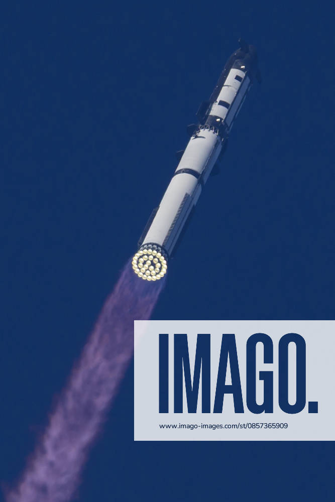 A new version of the SpaceX Starship rocket launches from Starbase, Texas, on May 22, 2026. Starbase USA - ZUMAb268 20260522_znp_b268_012