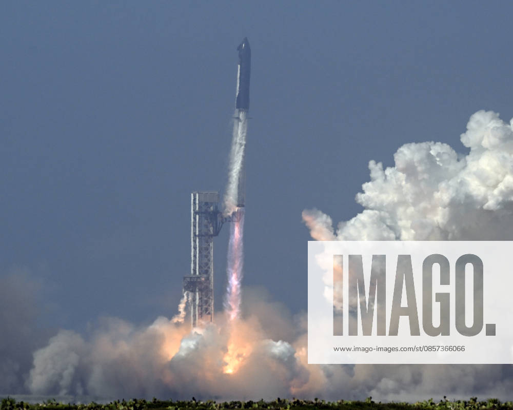 The new and upgraded SpaceX Super Heavy Booster launches Starship on the twelfth test flight at 5:30 PM from the new Orbital Launch Pad 2 at Starbase, Texas on Friday, May 22, 2026. The upgraded booster will land in the Gulf of America while the Starship spacecraft will touch down in the Indian Ocean. SBP20260522006 JOExMARINO