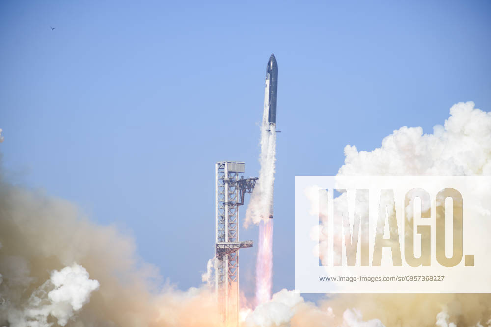 A new version of the SpaceX Starship rocket launches from Starbase, Texas, on May 22, 2026. Starbase USA - ZUMAb268 20260522_znp_b268_016