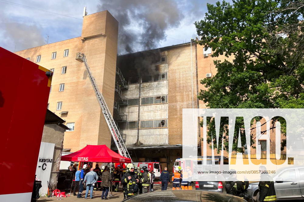 RUSSIA, MOSCOW - MAY 23, 2026: Firefighters battle a fire at a warehouse in south-eastern Moscow. Sergei Shakhidzhanyan TASS 92905798