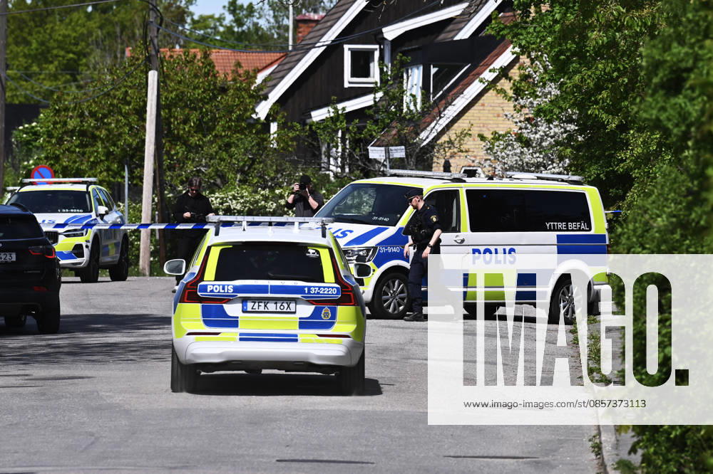STOCKHOLM, SWEDEN 20260523 Police on the scene after three people have been shot at a villa in Älvsjö Two people have minor injuries, while one is initially thought to be more seriously injured A suspect has been arrested and work is underway to find out more about what happened STOCKHOLM SWEDEN
