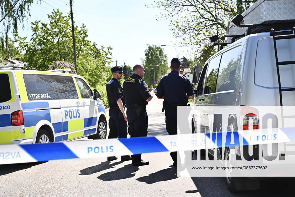 STOCKHOLM, SWEDEN 20260523 Police and police forensic experts on the scene after three people have been shot at a villa in Älvsjö Two people have minor injuries, while one is initially considered to be more seriously injured A suspect has been arrested and work is underway to find out more about what happened STOCKHOLM SWEDEN