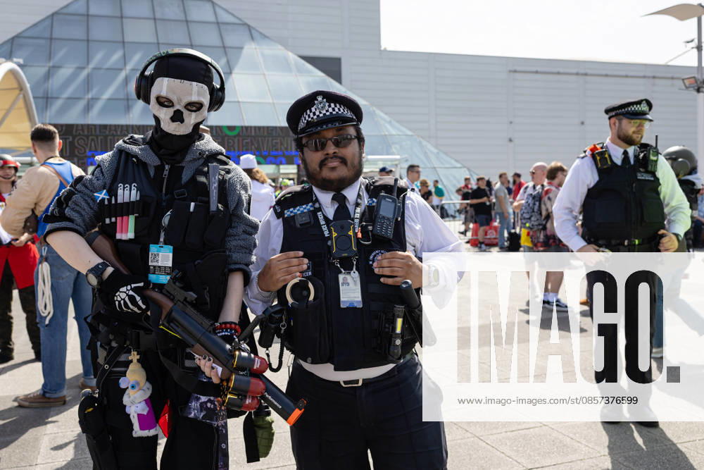 MCM Comic Con at ExCeL London, London, UK 23 May 2026 Met Police officers pose with coplayers outside MCM Comic Con at ExCeL London, London, UK, on 23 May 2026. The event brings together fans of comics, gaming, anime, film and television from across the UK and beyond., Credit:Pete Speller Avalon