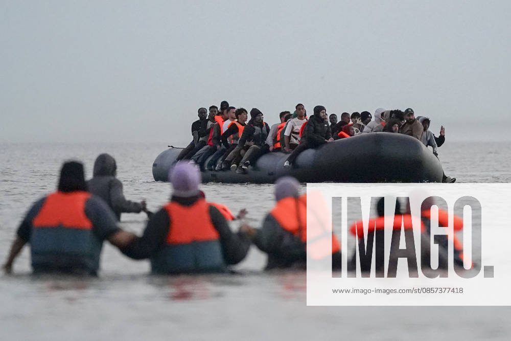 Dunkirk, France. Migrants onboard an inflatable boat at the beach at Dunkirk, attempting to cross the English Channel. More than 200,000 migrants have crossed the Channel in small boats since 2018. Dunkirk France - ZUMAl94_ 20260523_zaf_l94_037