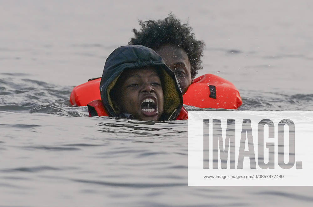 Dunkirk, France. A distressed migrant swims in the sea after failing to board an inflatable boat at the beach at Dunkirk, while attempting to cross the English Channel. More than 200,000 migrants have crossed Channel in small boats since 2018. Dunkirk France - ZUMAl94_ 20260523_zaf_l94_048