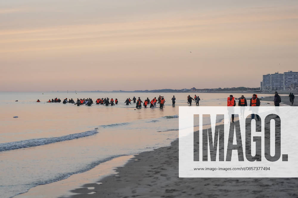 Dunkirk, France. Migrants in the sea after failing to board an inflatable boat at the beach at Dunkirk, while attempting to cross the English Channel. More than 200,000 migrants have crossed the Channel in small boats since 2018. Dunkirk France - ZUMAl94_ 20260523_zaf_l94_035