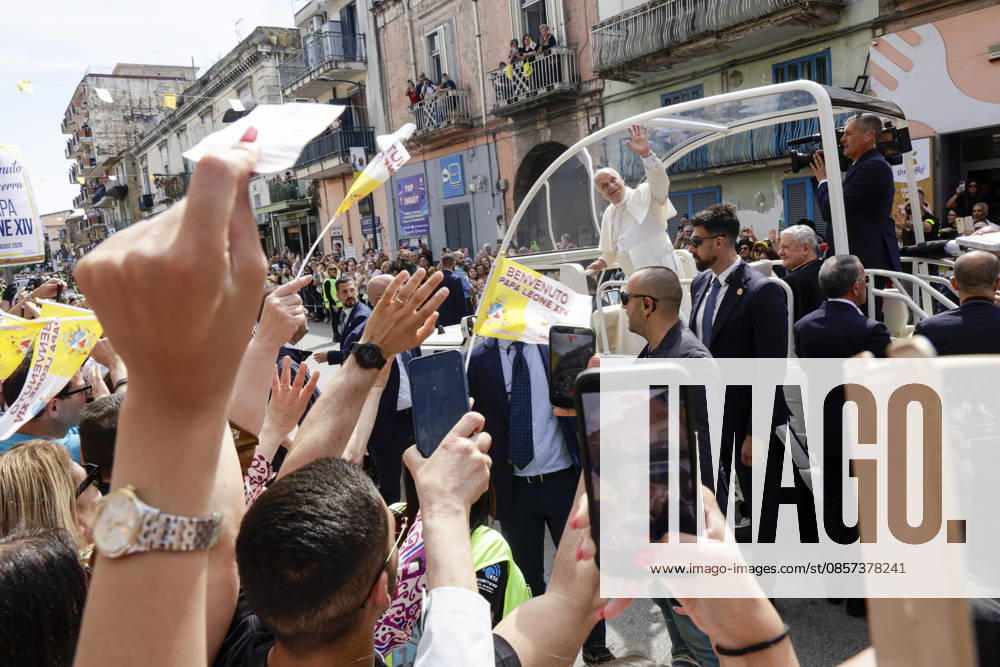 IPA84996362 - Along the streets of Acerra, near Naples, crowds of worshippers gathered to greet Pope Leo XIV as he passed through the town in the popemobile. Thousands of faithful lined the streets waving flags, applauding, and praying during the Pope s pastoral visit, transforming the town into a moment of collective celebration and devotion.A deeply symbolic event marked by strong public participation and religious fervor. Acerra May 23, 2026.