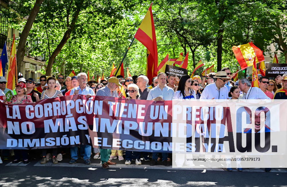 Thousands of demonstrators take part in a protest organized by Spanish civil society groups against the government of Prime Minister Pedro So¡nchez, criticizing what organizers describe as the administrationâ€⠢s political and institutional drift. Former figures linked to the Ciudadanos party, including Juan Carlos Girauta and Luis de Guindos de Quintos, attended the rally alongside former Vox-linked politician Alejo Vidal-Quadras. Activist Daniel Esteve, known for Desokupa, and businessman VoÂctor de Aldama, who is under judicial investigation in corruption-related cases, were also present. Madrid SPAIN - ZUMAz108 20260523_znp_z108_001