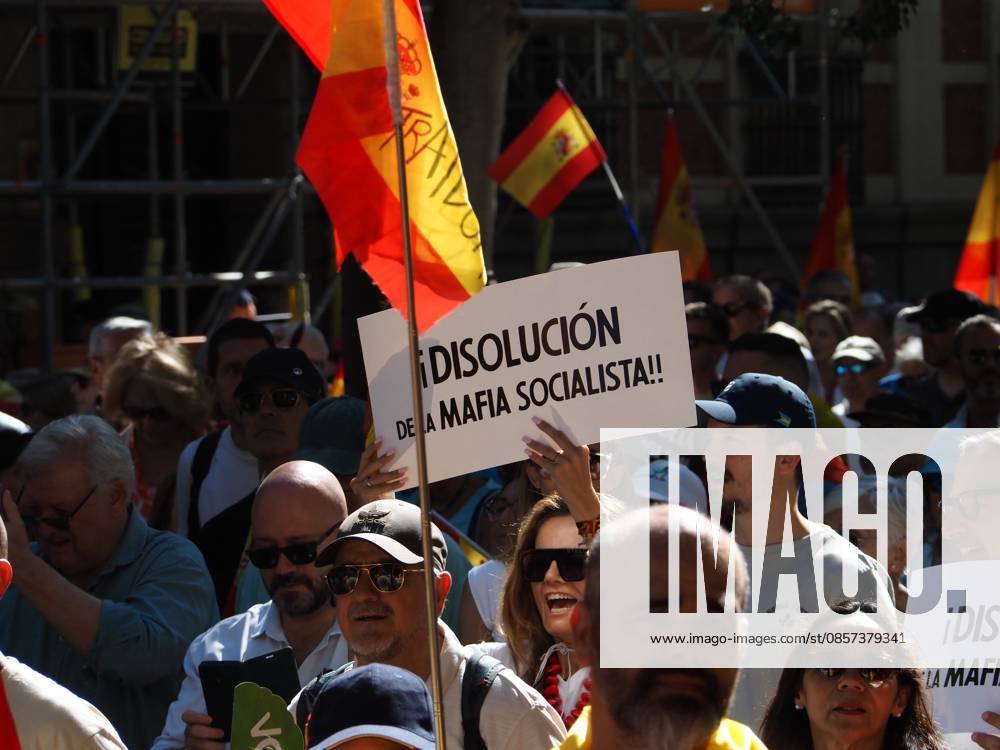 MADRID, SPAIN - MAY 23: Thousands of people gather at Plaza de Colo³n, blocking and marching along the main avenues of the Spanish capital toward the Moncloa Arch, demanding the resignation of Spain s Prime Minister Pedro So¡nchez. Madrid Spain - ZUMAh199 20260523_zip_h199_004