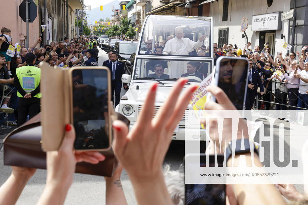 Pope Leo XIV During Pastoral Visit - Acerra Pope Leo XIV greets worshippers during his pastoral visit in Acerra, near Naples, Italy on May 23, 2026, as thousands of faithful lined the streets waving flags, applauding, and praying, transforming the town into a moment of collective celebration and devotion during the deeply symbolic event marked by strong public participation and religious fervor. Photo by Antonio Balasco LiveMedia IPA ABACAPRESS.COM Acerra Italy