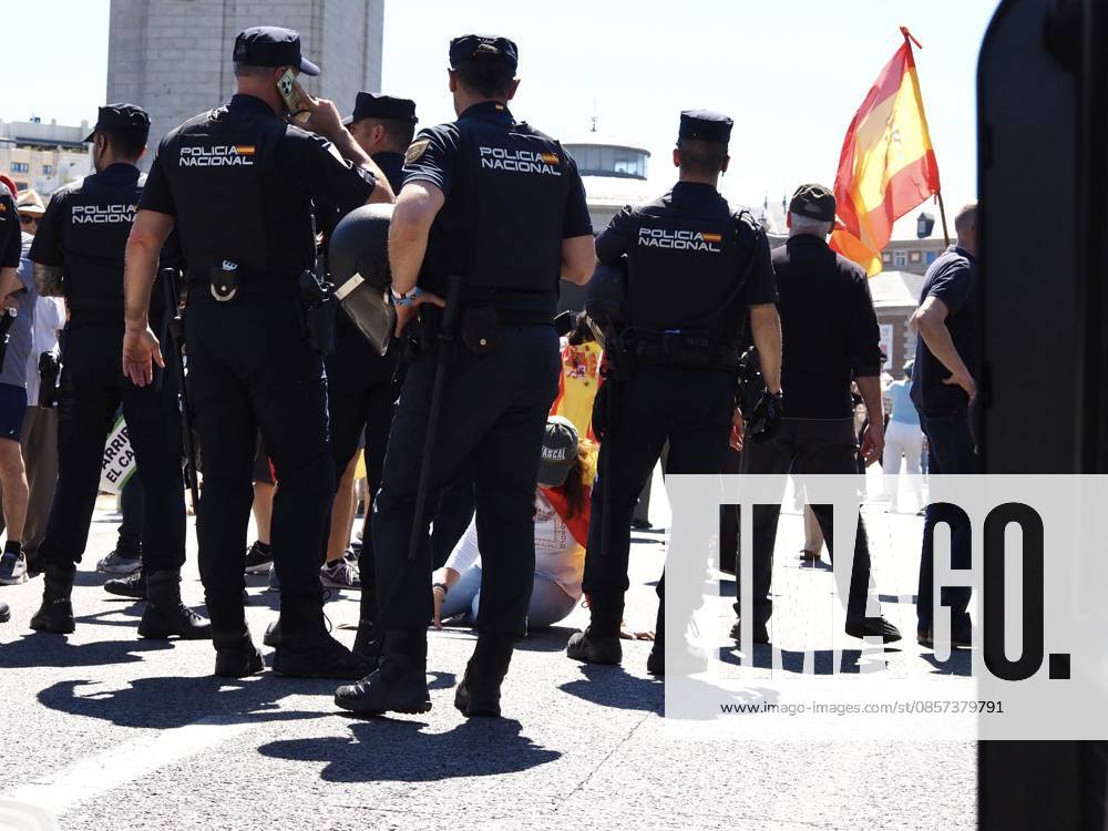 MADRID, SPAIN - MAY 23: Thousands of people gather at Plaza de Colo³n, blocking and marching along the main avenues of the Spanish capital toward the Moncloa Arch, demanding the resignation of Spain s Prime Minister Pedro So¡nchez. Madrid Spain - ZUMAh199 20260523_zip_h199_019