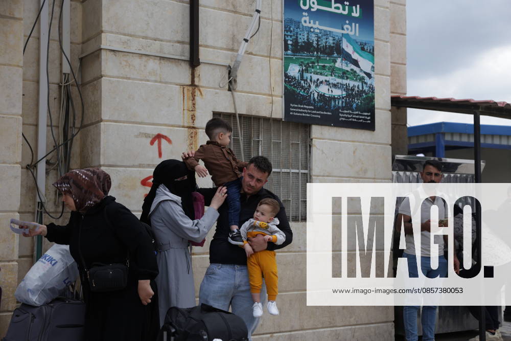 Syrian citizens create heavy congestion at border gates ahead of Eid al-Adha ALEPPO, SYRIA - MAY 23: Syrian citizens, who have been living in Turkiye for many years, cause heavy congestion at the border gates as they head back to their home country to spend the upcoming Eid al-Adha, in Bab al-Salam border crossing of Azaz, Aleppo, Syria on May 23, 2026. It is reported that approximately 2,000 people cross into Syria daily through Oncupinar, while similar crowds and intensive activity are observed at the Bab al-Salameh (Elsalame) Border Gate on the Syrian side. Bakr Al Kasem Anadolu Aleppo Syria. Editorial use only. Please get in touch for any other usage.
