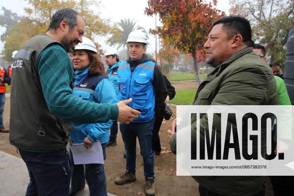 Due to the scheduled cut of drinking water in eight municipalities of the capital, the free residual chlorine of water from an alternative supply pond is measured to ensure its quality and safety Jonnathan Oyarzun Aton Chile, Santiago Chile Aton 1158264