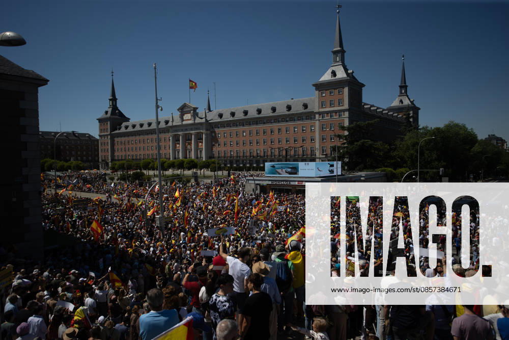during the so-called March for Dignity, organized by the Spanish Civil Society platform, through the center of Madrid to demand the resignation of the Spanish Prime Minister, Pedro SoÂ¡nchez. Madrid SPAIN - ZUMAs197 20260523_aaa_s197_197