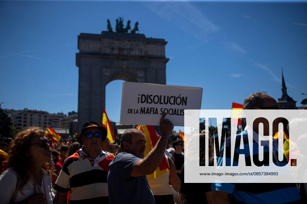 A protester holds a placard during the so-called March for Dignity, organized by the Spanish Civil Society platform, through the center of Madrid to demand the resignation of the Spanish Prime Minister, Pedro Sanchez. Madrid Spain - ZUMAs197 20260523_aaa_s197_217