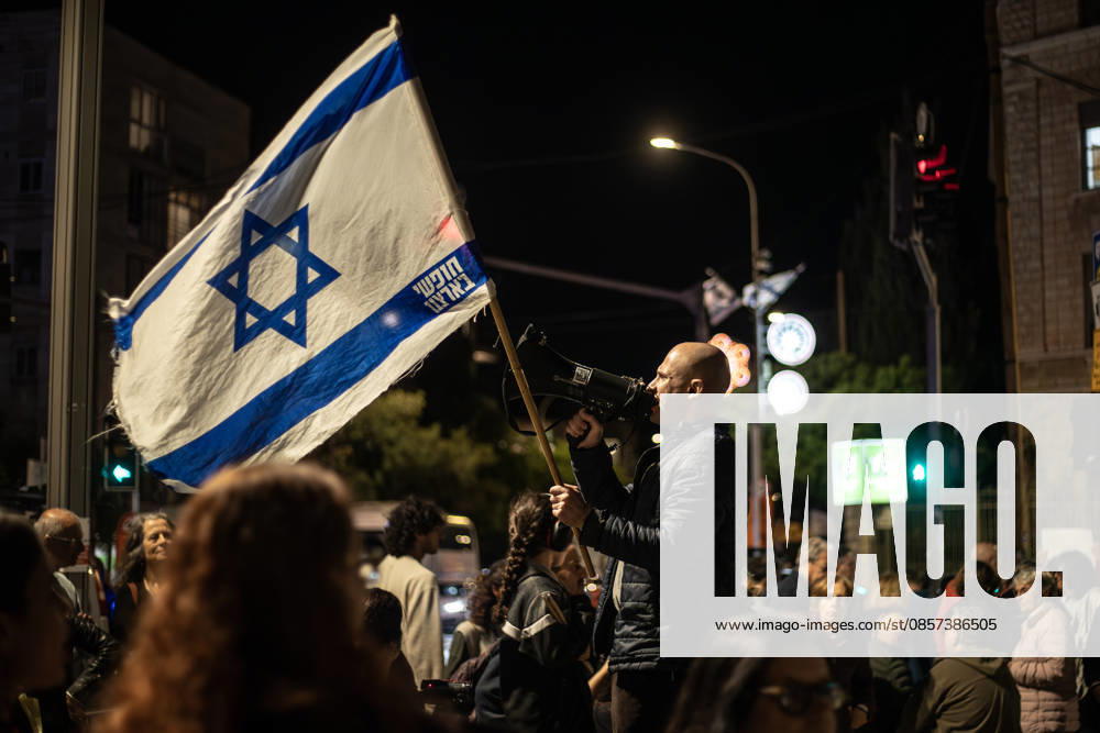 Anti-gov t protest in Jerusalem JERUSALEM - MAY 23: Israelis gather at Paris Square to hold a demonstration against Prime Minister Benjamin Netanyahu and the Israeli government carrying Israeli flags and anti-government banners in West Jerusalem on May 23, 2026. Mostafa Alkharouf Anadolu Jerusalem Israel. Editorial use only. Please get in touch for any other usage.