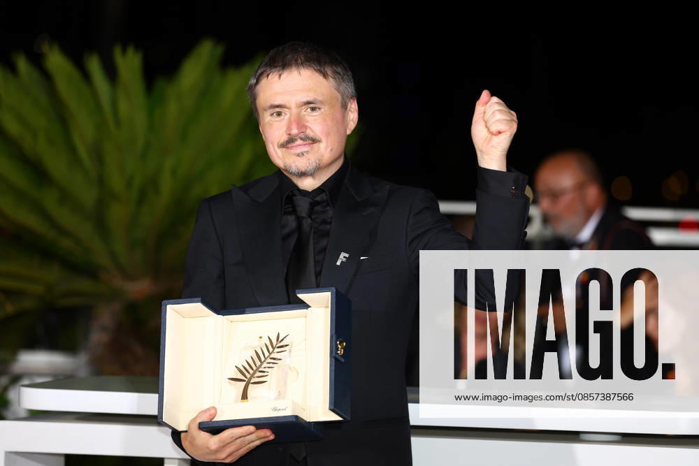 Cannes, Cote D azur, France: CRISTIAN MUNGIU celebrates with the Palme d Or won for FJORD during the Winners photocall at the 79th Annual Cannes Film Festival at Palais des Festivals in Cannes, France. Cannes France - ZUMAc179 20260523_zep_c179_109