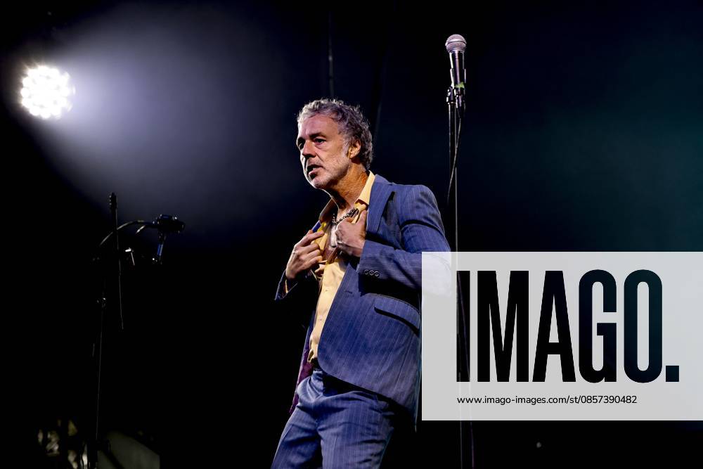 English musician Baxter Dury performs at C6 Fest in Ibirapuera, Sao Paulo. Sao Paulo (SP), 05 23 2026 Music C6 Fest 2026 - English musician Baxter Dury performs at the Heineken Arena at C6 Fest, in Ibirapuera Park, in Sao Paulo, this Saturday (23).(Foto: Leco Viana Thenews2 imago images) English musician Baxter Dury performs at C6 Fest in Ibirapuera, Sao Paulo.