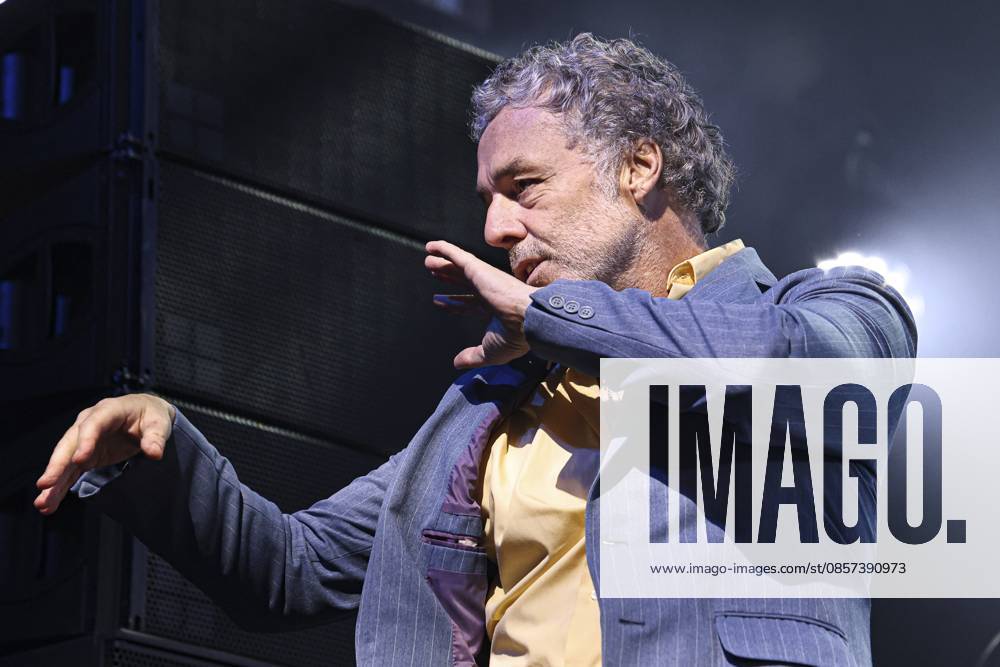 English musician Baxter Dury performs at C6 Fest in Ibirapuera, Sao Paulo. Sao Paulo (SP), 05 23 2026 Music C6 Fest 2026 - English musician Baxter Dury performs at the Heineken Arena at C6 Fest, in Ibirapuera Park, in Sao Paulo, this Saturday (23).(Foto: Leco Viana Thenews2 imago images) English musician Baxter Dury performs at C6 Fest in Ibirapuera, Sao Paulo.